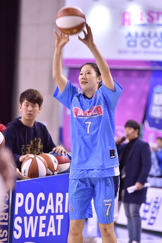 올스타전에서 좋은 활약을 펼친 강아정. MVP도 품에 안았다. /사진=WKBL 제공