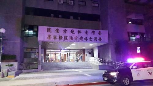 (타이베이=연합뉴스) 류정엽 통신원 = 한국관광객 성폭행 사건을 수사중인 대만 검찰이 17일 문제의 택시기사로부터 추가 피해를 당한 한국 관광객들이 있다는 정보에 따라 수사를 확대하고 있다.       대만 타이베이 스린(士林)지방검찰청은 한국 여행사이트에 올라온 여러 건의 추가 피해 제보 내용을 확보하고 한국 대표부를 통해 수사공조를 추진하고 있는 것으로 전해졌다. 2017.1.17