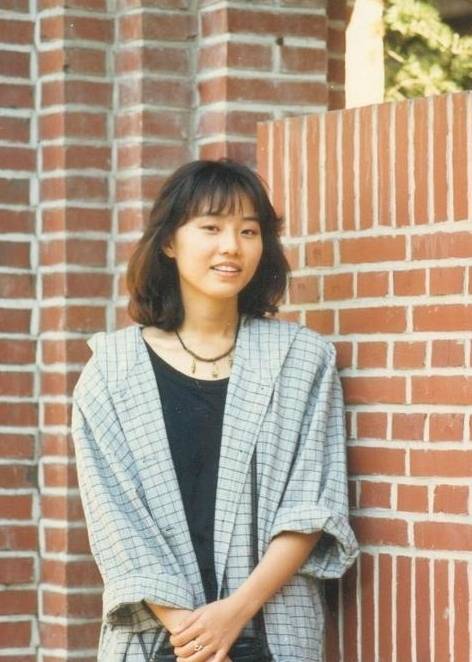 조윤선 장관의 대학시절 사진. 조 장관과 사법연수원 동기였던 강용석 변호사는 과거 방송프로그램에서 그녀의 뛰어난 외모에 대해 '모태미녀'라고 발언해 화제가 된 바 있다.