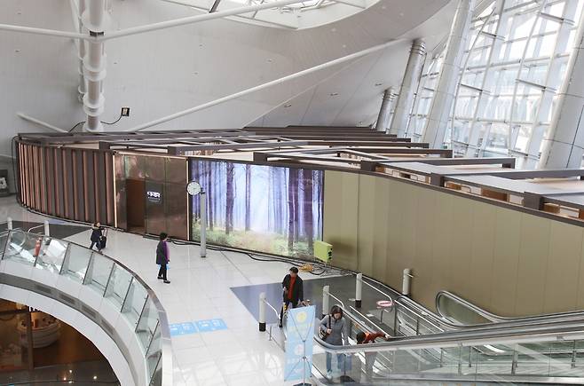 인천공항 교통센터 1층에 있는 초소형 호텔인 캡슐호텔 ‘다락 休(휴)’의 외부 모습. 사진=국토교통부