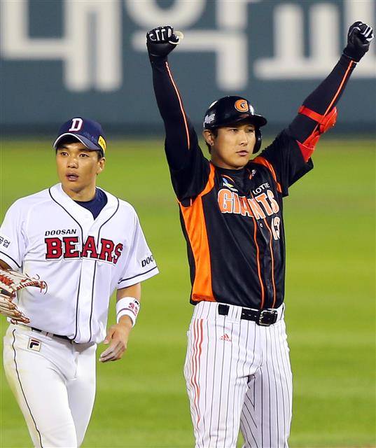 황재균(오른쪽)연합뉴스