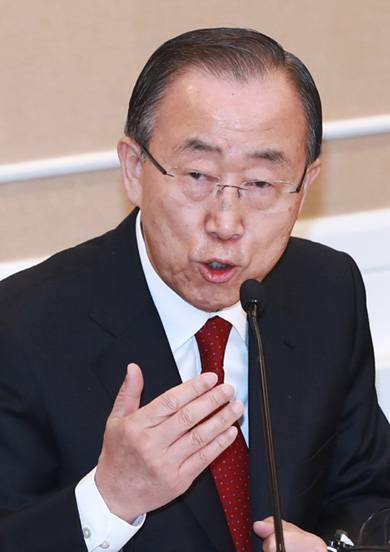 국회서… : 반기문 전 유엔 사무총장이 25일 오전 국회 귀빈식당에서 열린 ‘왜 정치교체인가’ 간담회에서 발언하고 있다. 연합뉴스