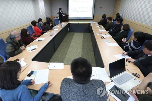 (서울=연합뉴스) 강민지 기자 = 식품의약품안전평가원이 25일 오후 서울 양천구 서울지방식품의약품안전청에서 의약외품 생리컵 민원설명회를 개최하고 있다. 2017.1.25      mjkang@yna.co.kr