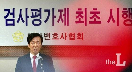 하창우 대한변호사협회장이 2015년 10월21일 오전 서울 강남구 대한변협에서 열린 '검사평가제 최초 시행' 기자간담회에서 검사 평가제에 대해 설명하고 있다. /사진=뉴스1