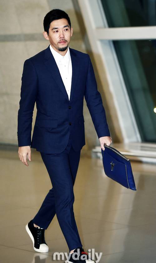 ▲ 한화 이용규, '엣지있는 공항패션'