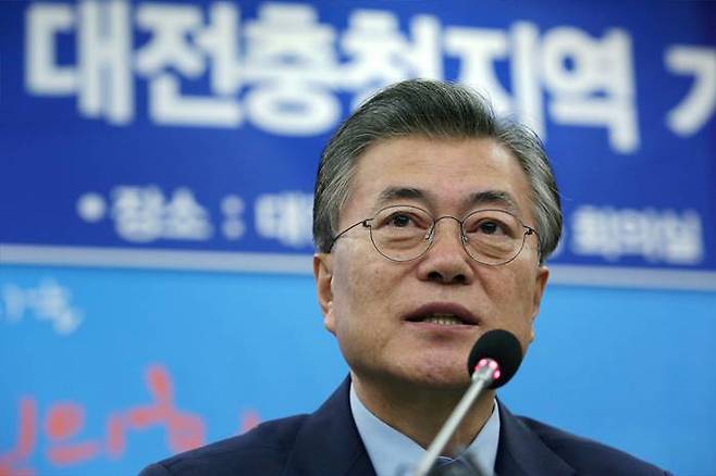 ▲ 문재인 더불어민주당 전 대표가 7일 오전 대전 서구 시의회에서 대전·충청지역 기자간담회를 하고 있다. 사진=포커스뉴스(사진제공=문재인 전 대표 측)