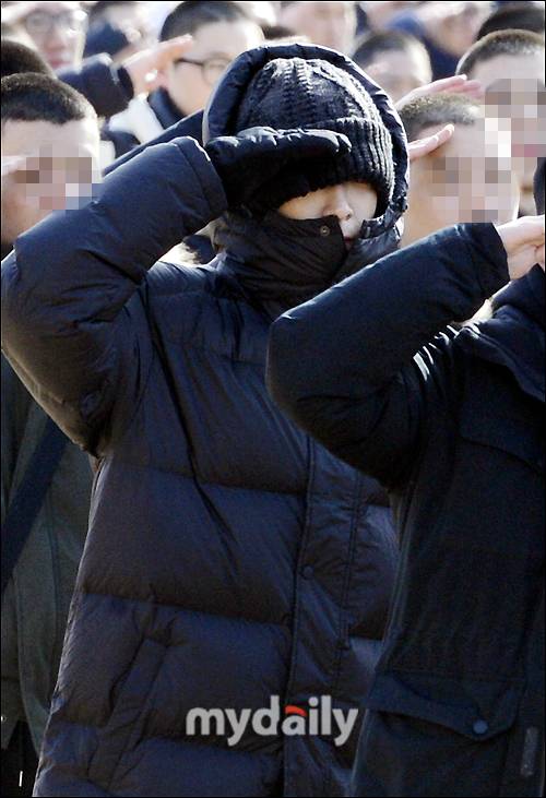 ▲ 탑, '경례는 아직 어색해'