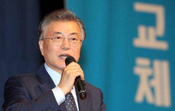 문재인 전 더불어민주당 대표 - 더불어민주당 소속 문재인 전 대표가 11일 오후 대구 엑스코에서 열린 포럼 대구·경북 출범식에 참석해 발언하고 있다. 연합뉴스