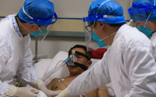 중국 베이징의 조류독감 감염 확진 환자가 치료를 받고 있다. (사진=바이두)