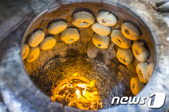 인천 차이나타운의 화덕 만두(한국관광공사 제공) © News1