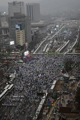 ▲탄기국 측은 500만 명이 참여했다고 주장했다 사진은 1일 오후 5시 20분경 모습 ⓒ프레시안(최형락)
