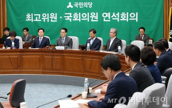 박지원 국민의당 대표가 지난달 28일 오전 서울 여의도 국회에서 열린 비대위원-국회의원 연석회의에서 모두발언하고 있다. /사진=뉴스1