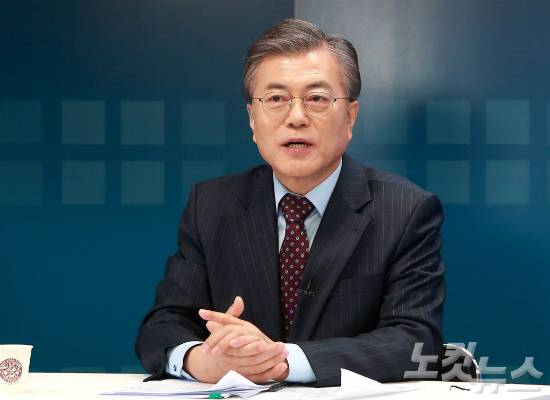 더불어민주당 대선경선 예비후보자 토론회에서 문재인 전 대표가 발언하고 있다. (국회사진취재단)