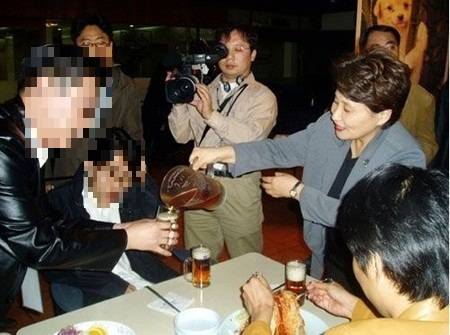 전여옥 전 의원과 만난 디시 회원들. 키보드워리어, 입진보 등의 단어가 여기서 나왔다./사진=머니투데이DB