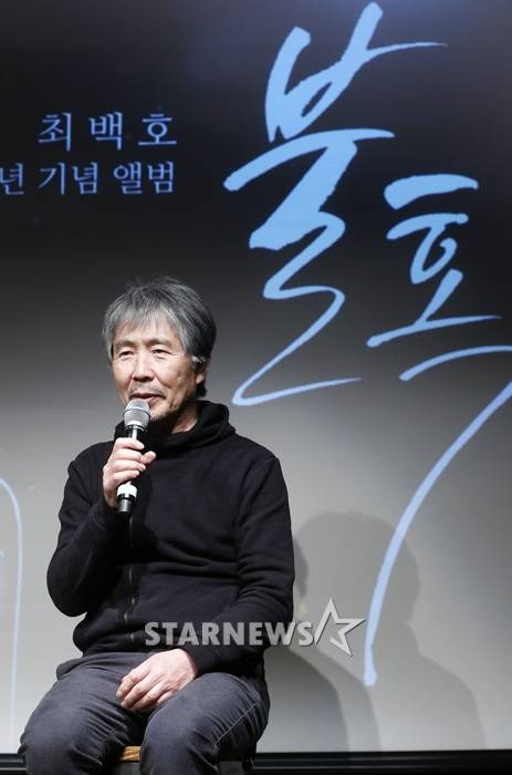 최백호가 9일 오후 40주년 앨범 발매 기념 음악감상회에서 말하고 있다. /사진=김휘선 기자