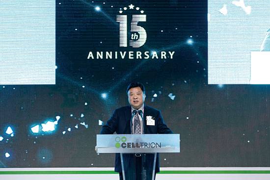 지난 2월 셀트리온 15주년 기념식에서 서정진 셀트리온 회장이 연설하고 있다.