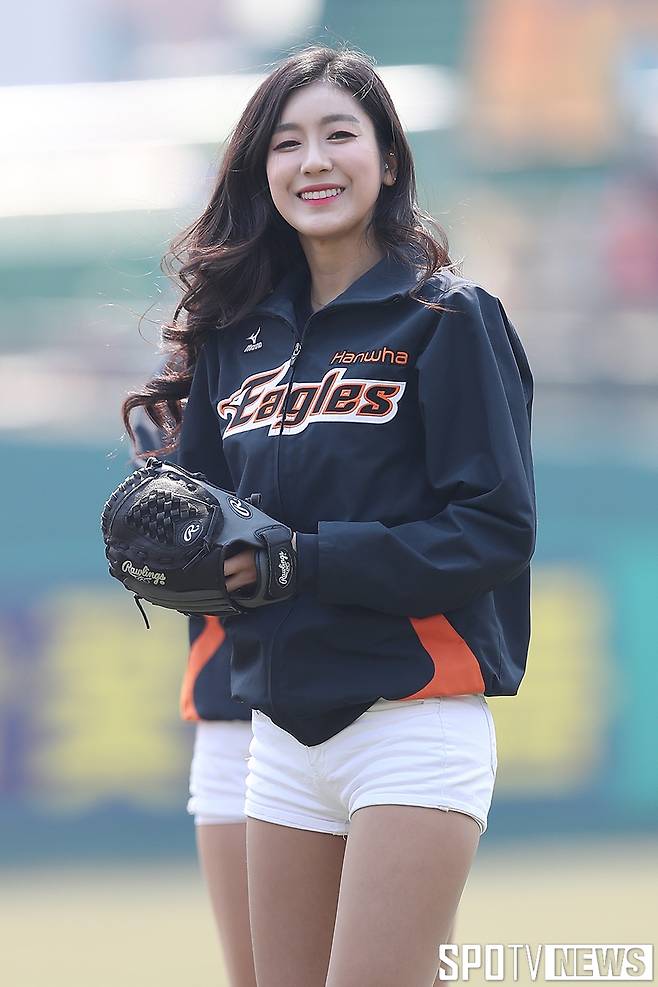 ▲ 김연정, '꽃미소 날리며'