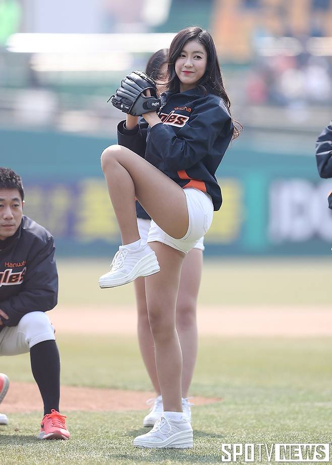 ▲ 김연정, 섹시 와인드업으로 시선 집중!