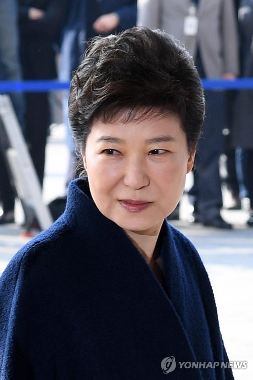 (서울 사진공동취재단=연합뉴스) 박근혜 전 대통령이 21일 오전 피의자 신분으로 서울 서초구 서울중앙지검에 출석하고 있다. 2017.3.21       photo@yna.co.kr
