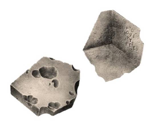 사진=대영 박물관에 소장된 차선영 디자이너의 작품, THE MEDAL 2005 magazine