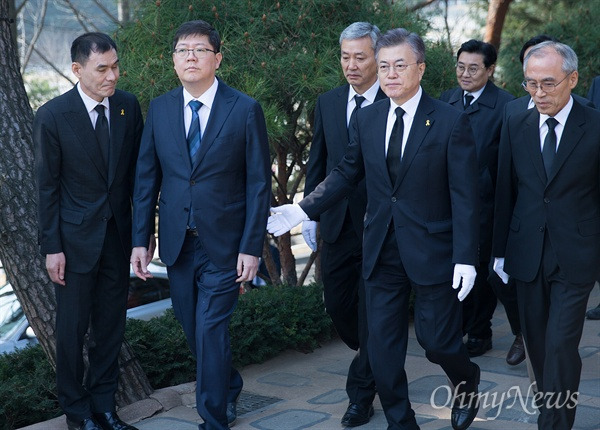 문재인 후보, 김대중 묘소 참배