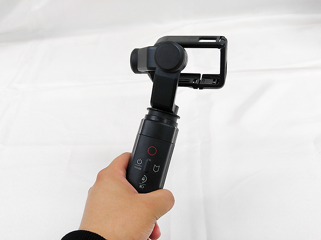 네 개의 버튼으로 고프로 액션캠을 직접 제어할 수 있다