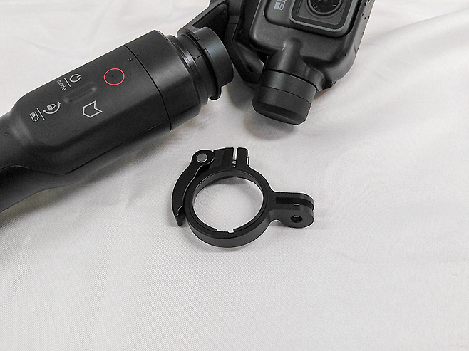 기본 탑재된 액세서리를 이용하면 고프로의 다양한 마운트와 호환한다