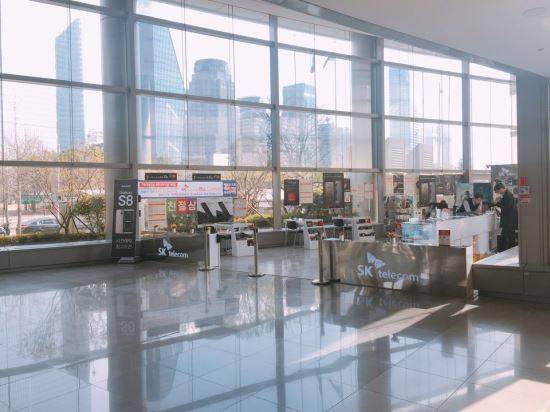 회사 건물 1층에 있는 휴대폰대리점