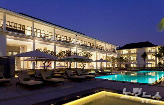 조용한 야외 수영장에서 휴식을 취하기 제격인 유 사톤 방콕.(사진=스테이앤모어 제공)