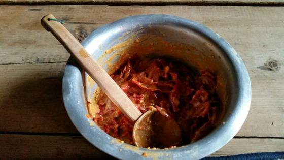 부탄의 고원마을 포지카의 농가에서 맛본 고추치즈커리. 함부로 많이 먹었다간 큰코 다친다.