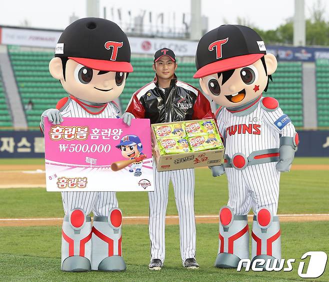 LG 트윈스 새로운 마스코트 럭키와 스타.(LG 제공)© News1