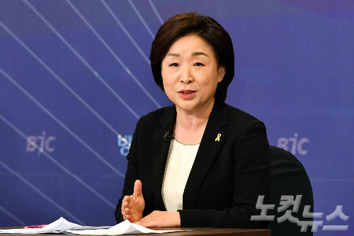 정의당 심상정 대선후보가 19일 오전 서울 종로구 세종문화회관 세종홀에서 열린 한국방송기자클럽 후보 초청 토론회에 참석해 패널들의 질문에 답변을 하고 있다. (사진=윤창원 기자)