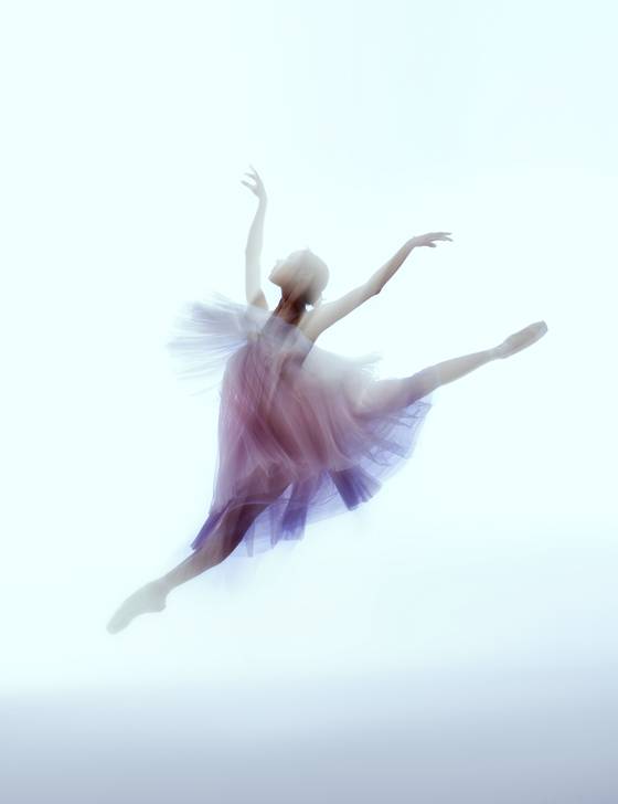 포토그래퍼 Baki의 Body Inspiraion, 'motion'. 움직임을 포착하는 카메라의 눈. 그것은 또 다른 환상을 만들어낸다. [모델=발레리나 이은원]