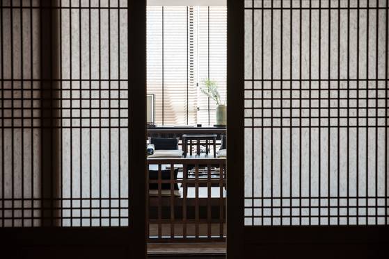 한국적인 라이프스타일을 공간에 반영한 베이징 한국문화원. [사진 한국공예디자인문화진흥원]