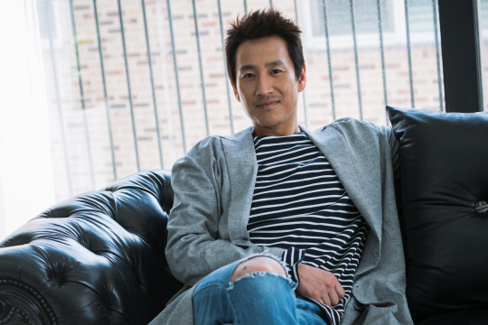 배우 이선균