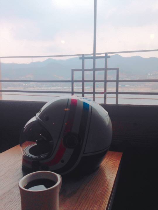 커피 맛은 그럭저럭입니다.