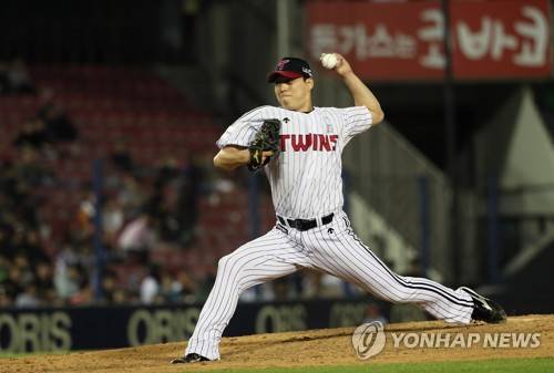 (서울=연합뉴스) 이지은 기자 = 4일 오후 서울 잠실야구장에서 열린 프로야구 NC와 LG의 경기. 7회초 LG투수 차우찬이 역투하고 있다. 2017.5.4 jieunlee@yna.co.kr