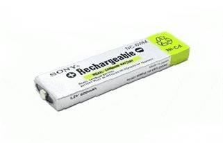 워크맨의 크기를 줄여나가던 소니는 AA건전지의 태생적 크기 한계에 부딪혔다. 그래서 아예 길고 납작한 형태의 소니타입 건전지, 일명 '껌전지'를 만들었다.