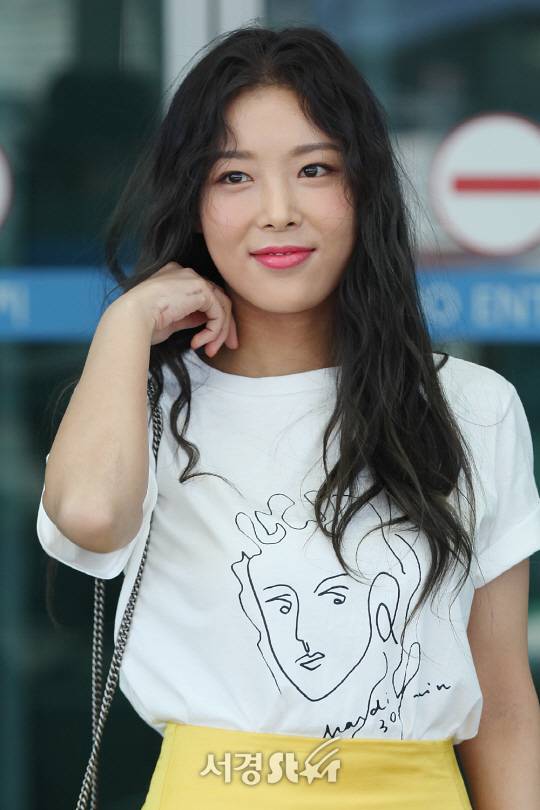 전 원더걸스 멤버 유빈이 7일 오후 인천국제공항을 통해 화보 촬영차 발리로 출국하고 있다.