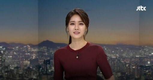 안나경 아나운서가 화제다. 사진=JTBC 캡처