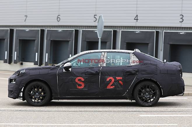 링크앤코 03 세단 시험주행차