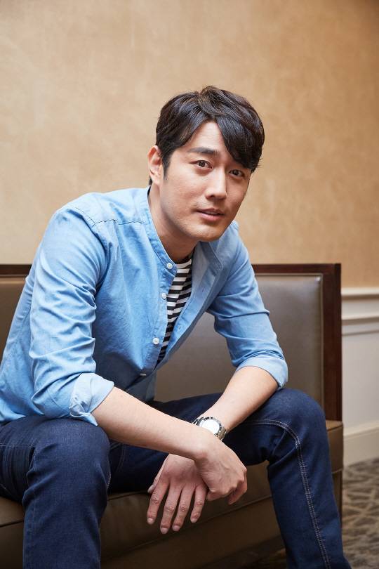 ‘마차타고 고래고래’ 주연 배우 조한선은 “대중에게 잊혀지는 느낌이 뭔지 안다”고 말했다. /사진=: ㈜광대무변, 아시아브릿지컨텐츠(주)