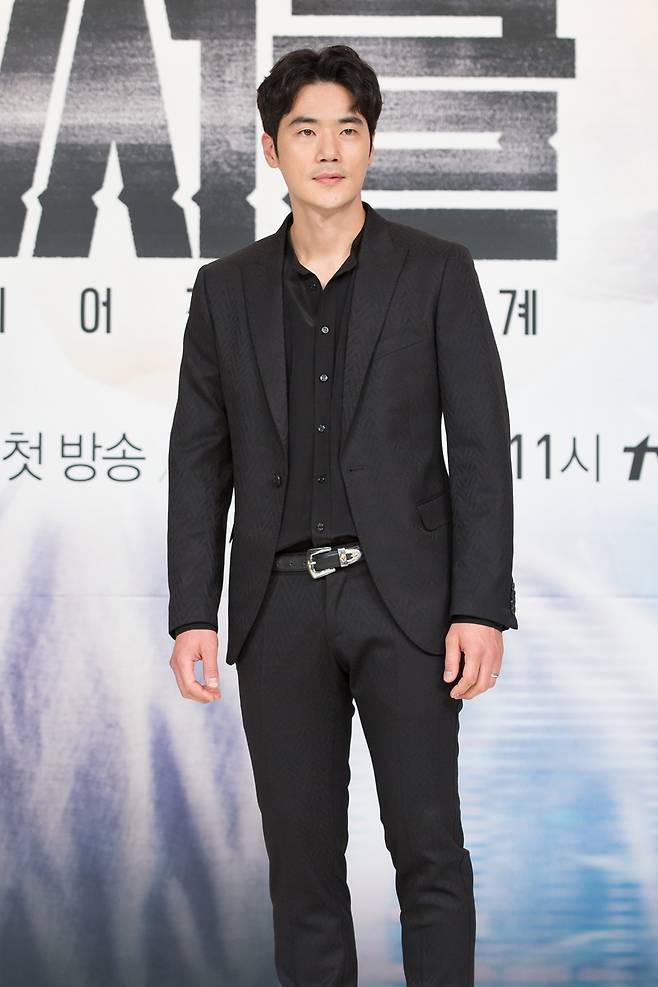 사진: 김강우 / 씨제스 제공