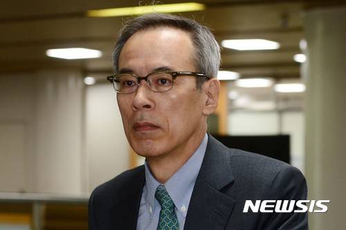 【서울=뉴시스】권현구 기자 = 주진형 전 한화투자증권 대표가 29일 오전 서울 서초구 서울중앙지법에서 열린 박근혜 전 대통령과 최순실씨에 대한 3회 공판에 증인으로 출석하고 있다. 2017.05.29.    photo@newsis.com