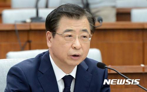 【서울=뉴시스】홍효식 기자 = 서훈 국가정보원장 후보자가 29일 오전 서울 여의도 국회에서 열린 인사청문회에서 의원들의 질의에 답하고 있다. 2017.05.29.   yesphoto@newsis.com