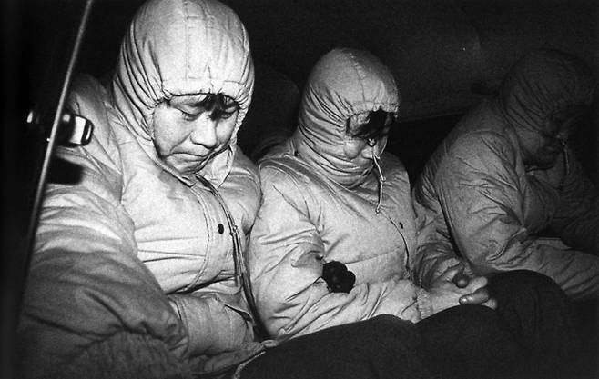 1987년 1월19일 박종철군 고문치사 사건과 관련해 조한경·강진규 등 고문 수사관들이 구속수감되고 있다. 6월민주항쟁계승사업회 사진집