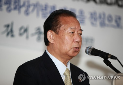 (목포=연합뉴스) 홍해인 기자 = 아베 일본 총리 특사로 방한한 니카이 도시히로 일본 자민당 간사장이 10일 오후 전남 목포시 만호동 김대중 노벨평화상 기념관을 찾아 인사말을 하고 있다. 2017.6.10      hihong@yna.co.kr