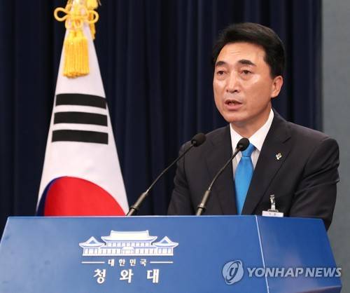 (서울=연합뉴스) 김주형 기자 = 박수현 대변인이 13일 오후 청와대 춘추관 대브리핑실에서 장관인사 발표와 관련한 브리핑 하고 있다.  kjhpress@yna.co.kr