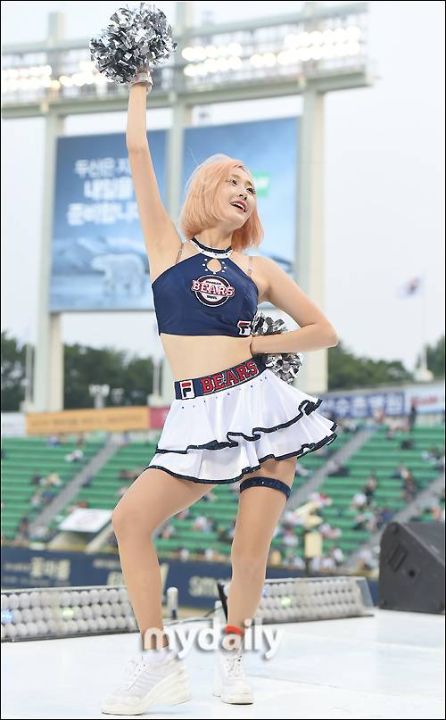 ▲치어리서 서현숙 '라인 예술이네'