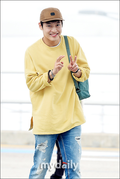 ▲ 강하늘 '포즈도 깜찍'